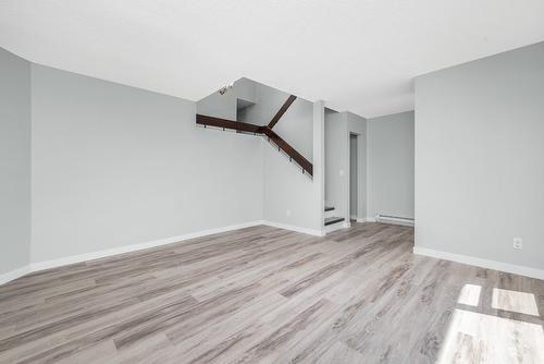 49-3800 40 Avenue, Vernon, BC - Indoor Photo Showing Other Room