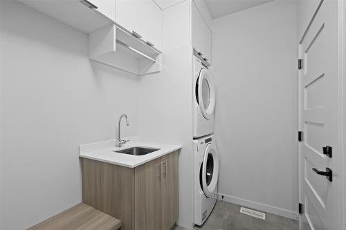 20-260 Rue Cheval Noir, Kamloops, BC - Indoor Photo Showing Laundry Room