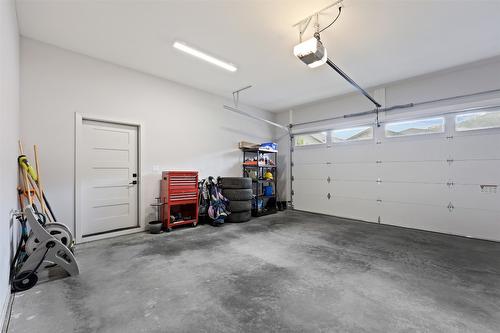 20-260 Rue Cheval Noir, Kamloops, BC - Indoor Photo Showing Garage