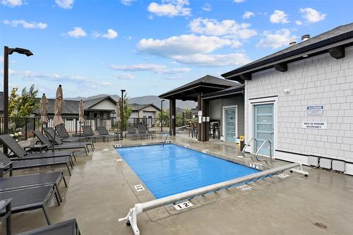 20-260 Rue Cheval Noir, Kamloops, BC - Outdoor With In Ground Pool