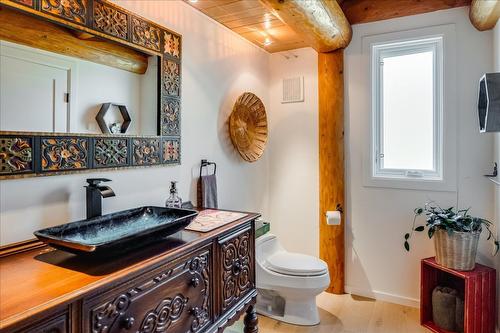 3135 Keniris Road, Nelson, BC - Indoor Photo Showing Bathroom