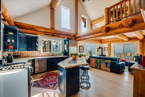3135 Keniris Road, Nelson, BC - Indoor Photo Showing Kitchen