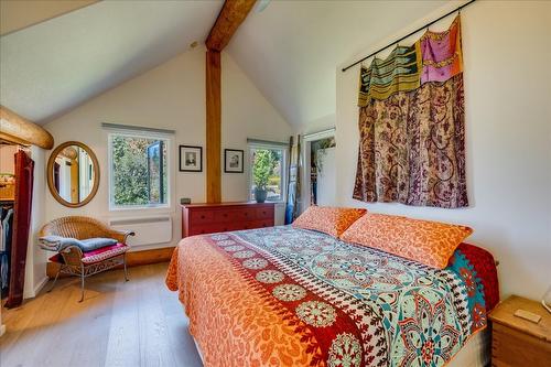 3135 Keniris Road, Nelson, BC - Indoor Photo Showing Bedroom