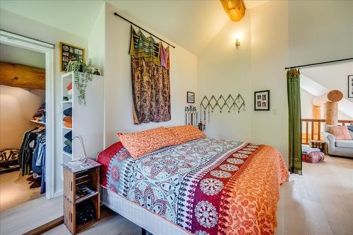 3135 Keniris Road, Nelson, BC - Indoor Photo Showing Bedroom