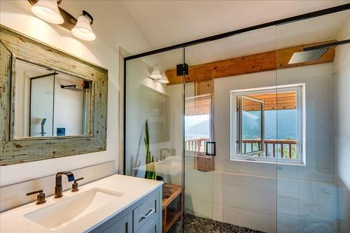 3135 Keniris Road, Nelson, BC - Indoor Photo Showing Bathroom