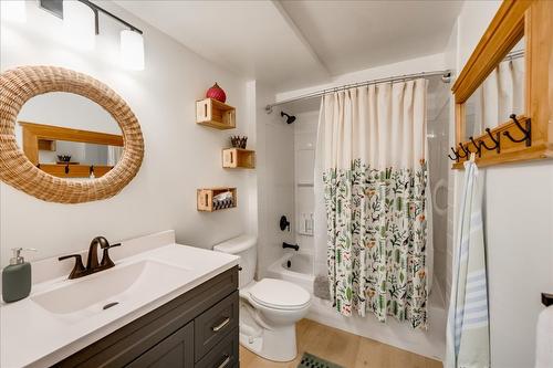 3135 Keniris Road, Nelson, BC - Indoor Photo Showing Bathroom