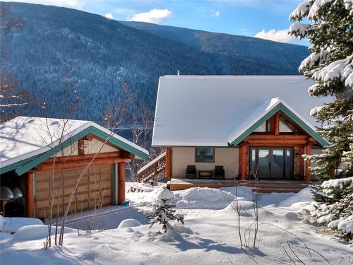 3135 Keniris Road, Nelson, BC - Outdoor