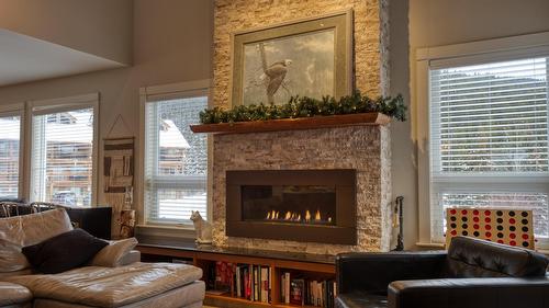 152 Clearview Crescent, Apex Mountain, BC - Indoor Photo Showing Living Room With Fireplace
