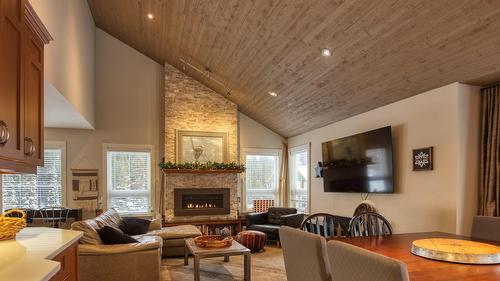 152 Clearview Crescent, Apex Mountain, BC - Indoor With Fireplace