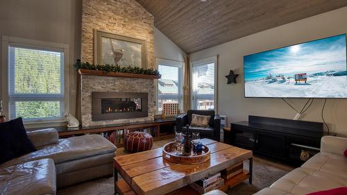 152 Clearview Crescent, Apex Mountain, BC - Indoor Photo Showing Living Room With Fireplace