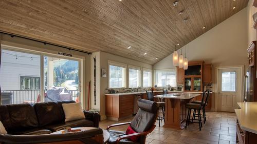 152 Clearview Crescent, Apex Mountain, BC - Indoor Photo Showing Other Room