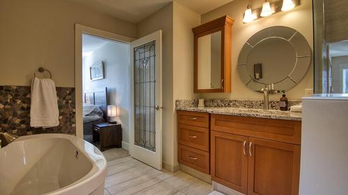 152 Clearview Crescent, Apex Mountain, BC - Indoor Photo Showing Bathroom