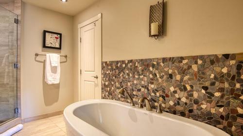 152 Clearview Crescent, Apex Mountain, BC - Indoor Photo Showing Bathroom