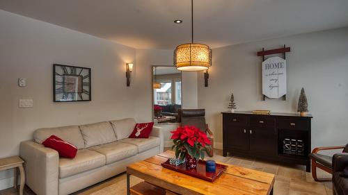 152 Clearview Crescent, Apex Mountain, BC - Indoor Photo Showing Living Room