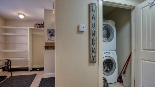 152 Clearview Crescent, Apex Mountain, BC - Indoor Photo Showing Laundry Room
