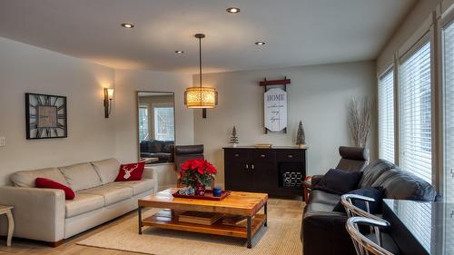 152 Clearview Crescent, Apex Mountain, BC - Indoor Photo Showing Living Room