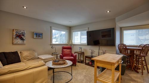 152 Clearview Crescent, Apex Mountain, BC - Indoor Photo Showing Living Room