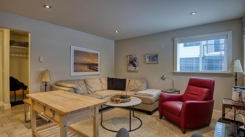 152 Clearview Crescent, Apex Mountain, BC - Indoor Photo Showing Living Room