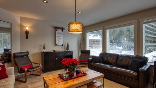 152 Clearview Crescent, Apex Mountain, BC - Indoor Photo Showing Living Room