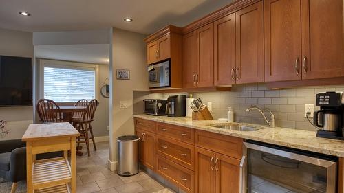 152 Clearview Crescent, Apex Mountain, BC - Indoor Photo Showing Kitchen