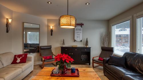 152 Clearview Crescent, Apex Mountain, BC - Indoor Photo Showing Living Room