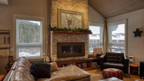152 Clearview Crescent, Apex Mountain, BC - Indoor Photo Showing Living Room With Fireplace