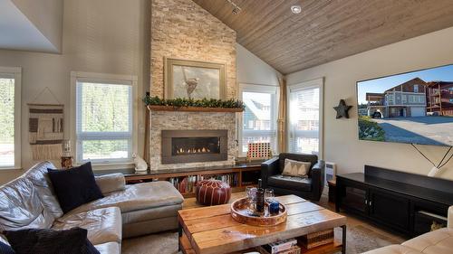 152 Clearview Crescent, Apex Mountain, BC - Indoor Photo Showing Living Room With Fireplace