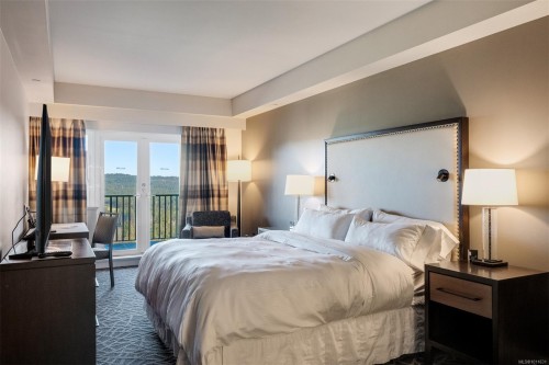 335/337 C-1999 Country Club Way, Langford, BC - Indoor Photo Showing Bedroom