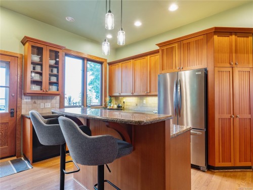 11231 Chemainus Rd, Ladysmith, BC 