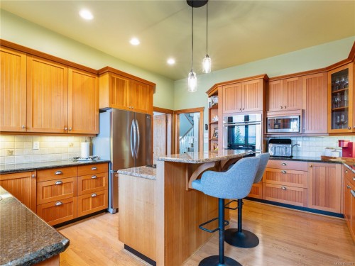11231 Chemainus Rd, Ladysmith, BC 