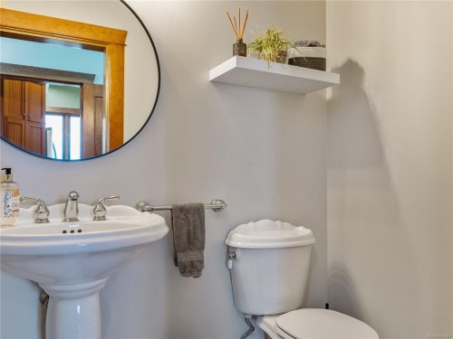 11231 Chemainus Rd, Ladysmith, BC 