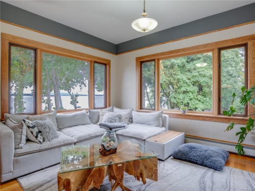 11231 Chemainus Rd, Ladysmith, BC 