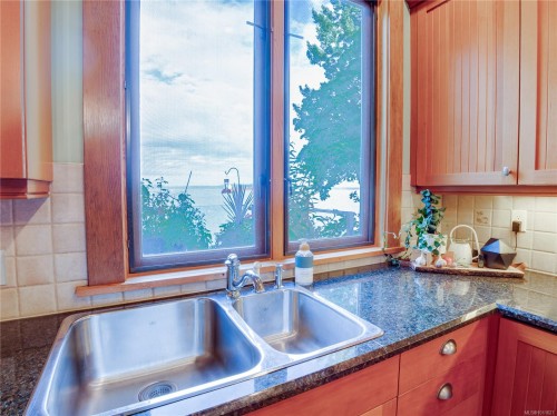 11231 Chemainus Rd, Ladysmith, BC 