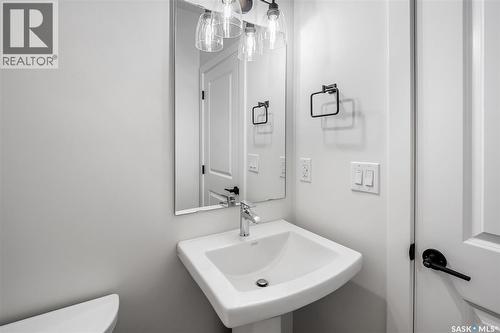 127 Katz Avenue, Saskatoon, SK - Indoor Photo Showing Bathroom