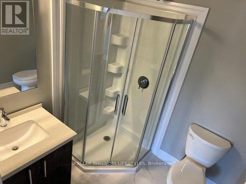 51 - 2610 Kettering Place, London South (South U), ON - Indoor Photo Showing Bathroom