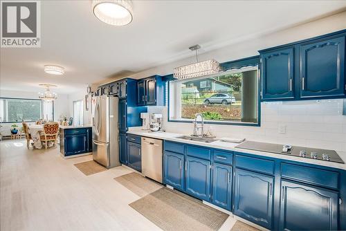 801 Houston Street, Nelson, BC - Indoor Photo Showing Kitchen