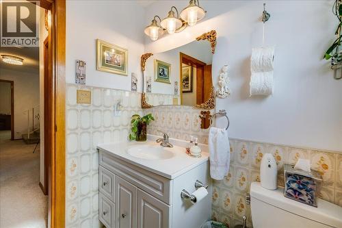 801 Houston Street, Nelson, BC - Indoor Photo Showing Bathroom