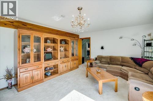 801 Houston Street, Nelson, BC - Indoor Photo Showing Living Room