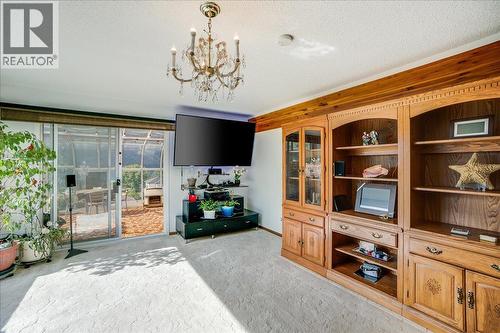 801 Houston Street, Nelson, BC - Indoor Photo Showing Other Room