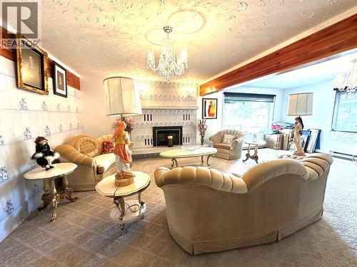 801 Houston Street, Nelson, BC - Indoor Photo Showing Living Room With Fireplace