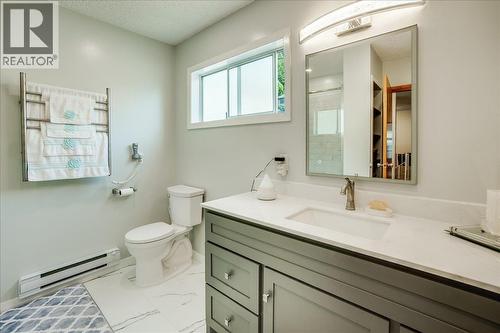 801 Houston Street, Nelson, BC - Indoor Photo Showing Bathroom