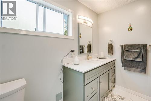 801 Houston Street, Nelson, BC - Indoor Photo Showing Bathroom