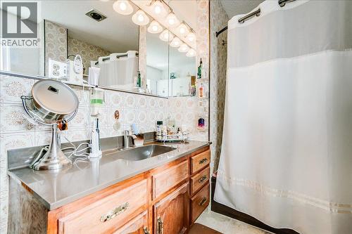 801 Houston Street, Nelson, BC - Indoor