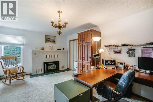 801 Houston Street, Nelson, BC - Indoor With Fireplace