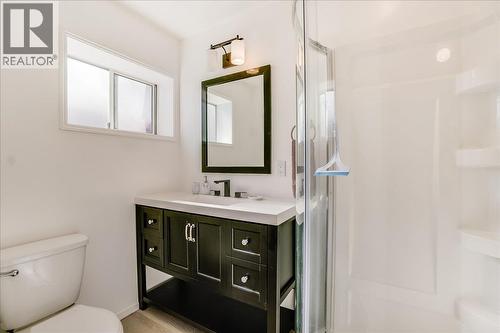 801 Houston Street, Nelson, BC - Indoor Photo Showing Bathroom