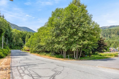 581 Macmillan Dr, Sayward, BC 