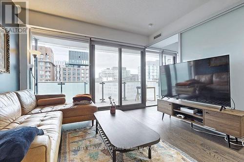 604 - 390 Cherry Street, Toronto, ON - Indoor Photo Showing Living Room