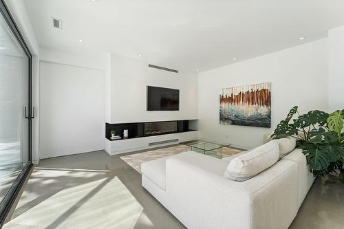 Salon - 646 Rue De Weimar, Granby, QC - Indoor Photo Showing Living Room