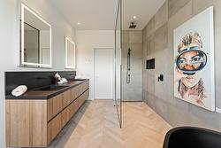 Salle de bains attenante à la CCP - 