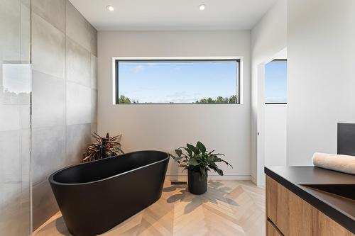 Ensuite bathroom - 646 Rue De Weimar, Granby, QC - Indoor Photo Showing Other Room